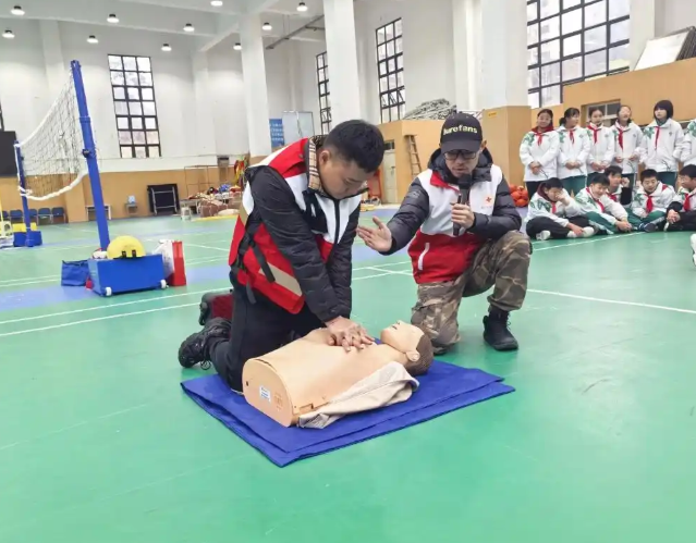 创新构建课程讲堂点评三擎驱动育人模式逐步构成一体化育人格式 创新构建课程讲堂点评三擎驱动育人模式逐步构成一体化育人格式